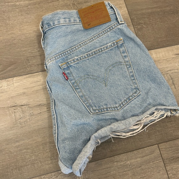 Levi short shorts - Picture 4 of 4